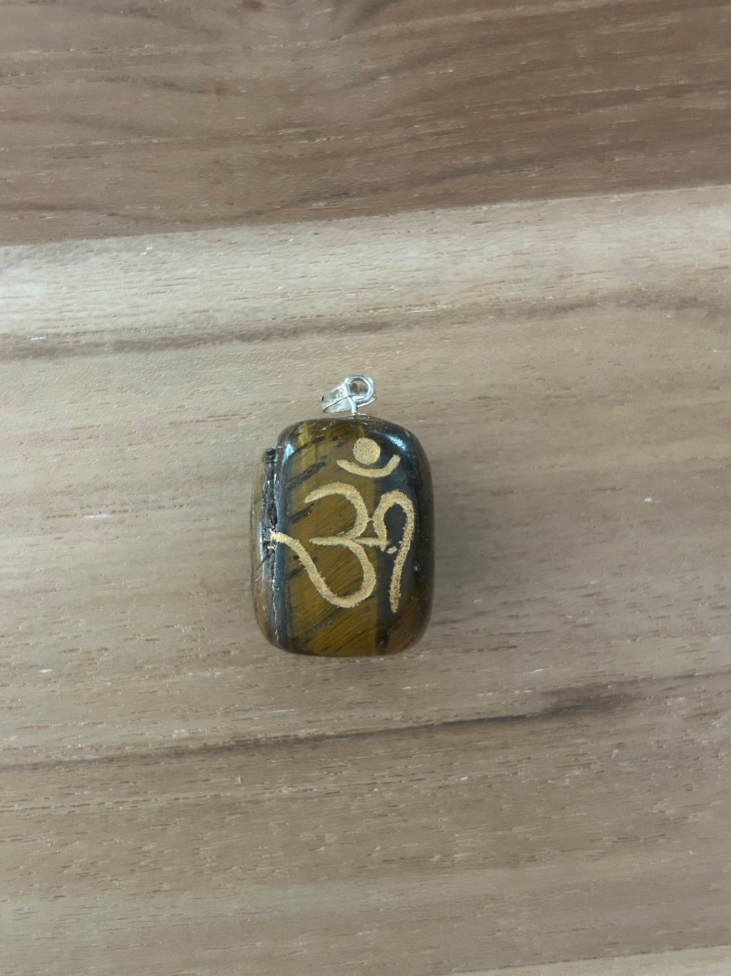 Pendentif gravé Ohm Œil de tigre