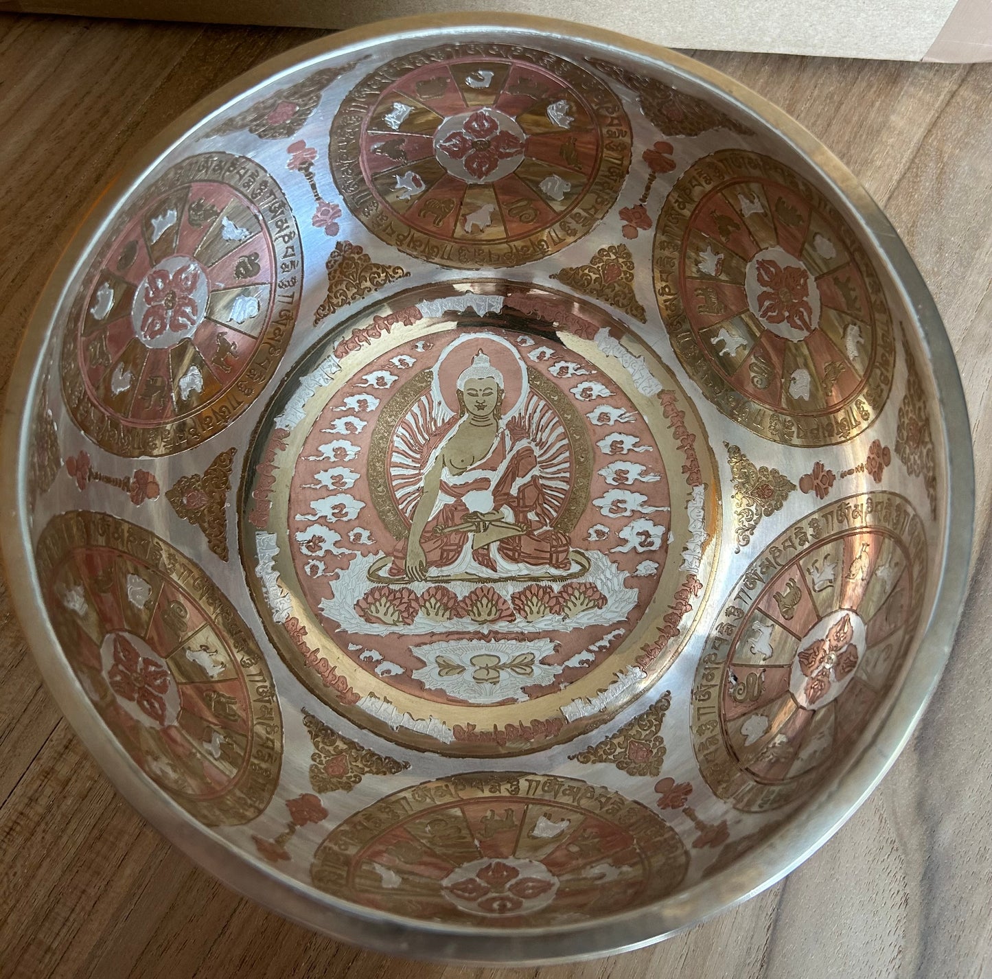 Bol ciselé à la main