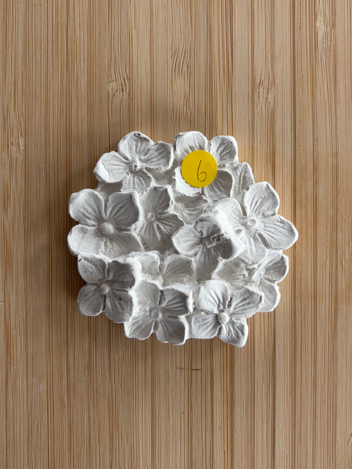 Galet en céramique fleurs