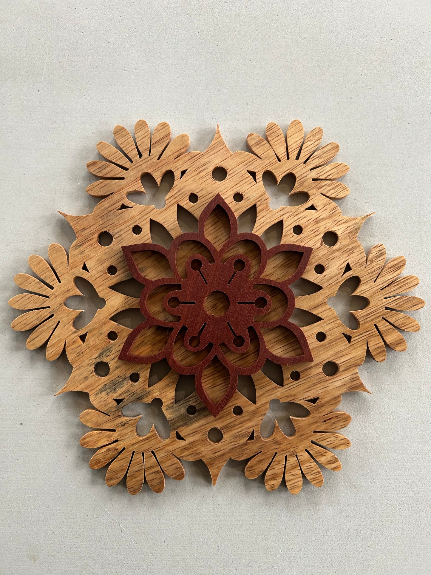 Mandala en bois noble