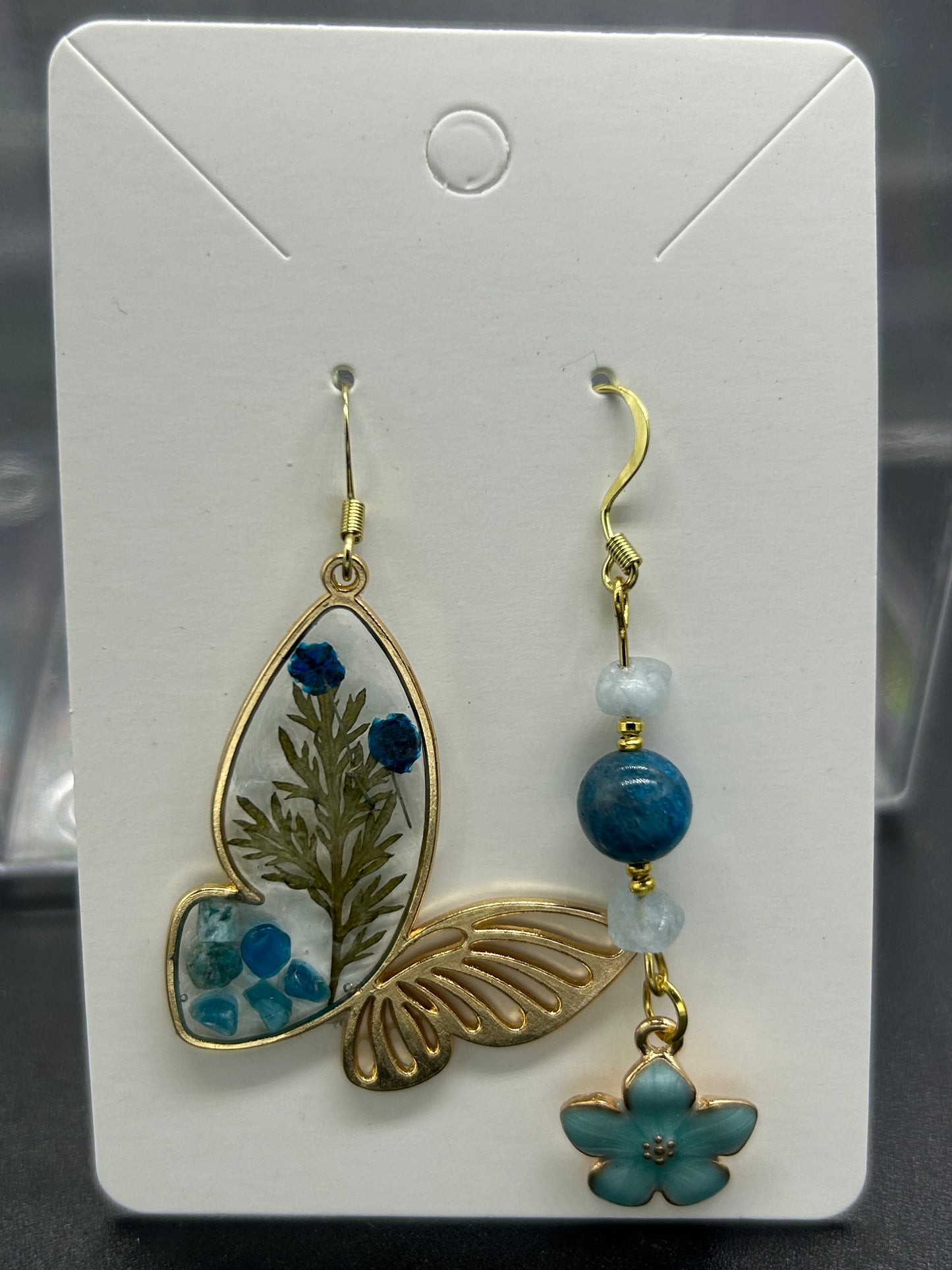 Boucles d’oreilles asymétrique papillon Aigue marine/Apatite bleue