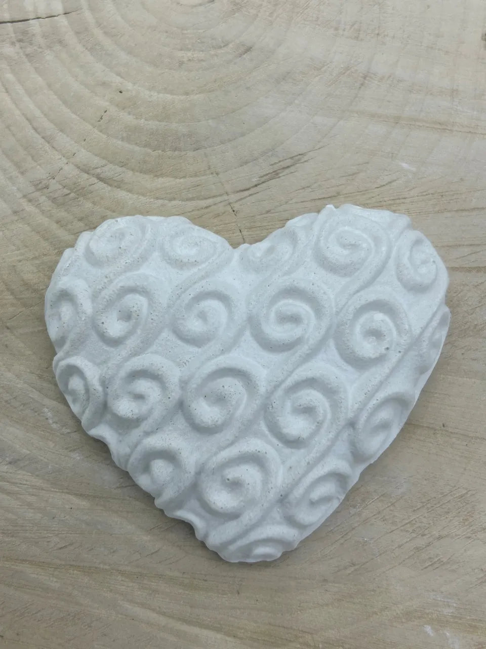 Galet en céramique coeur