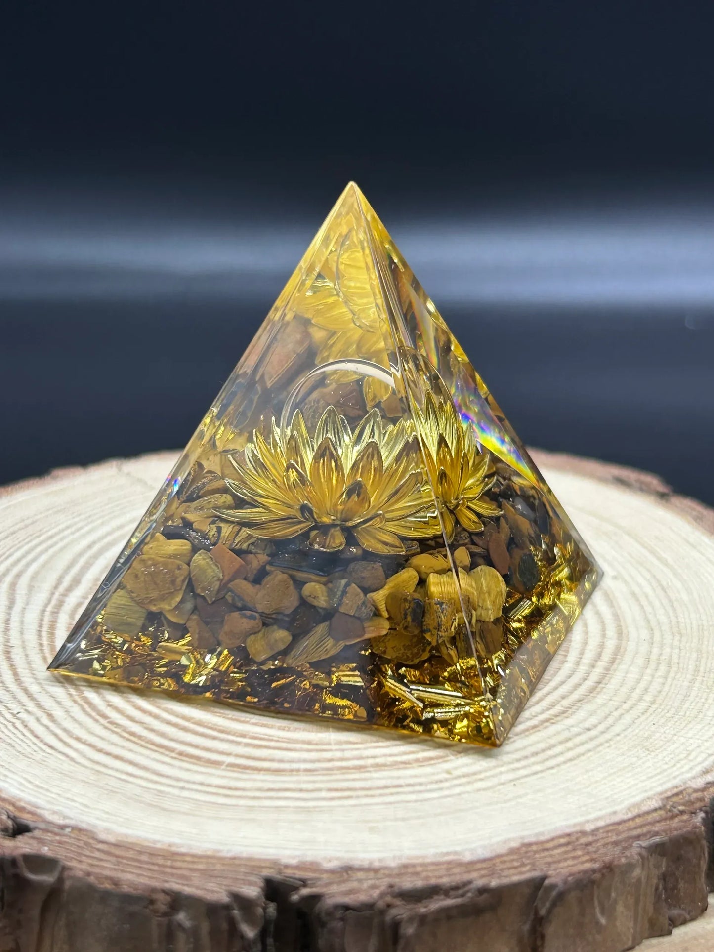 Pyramide Orgonite Œil de tigre-Cristal de roche