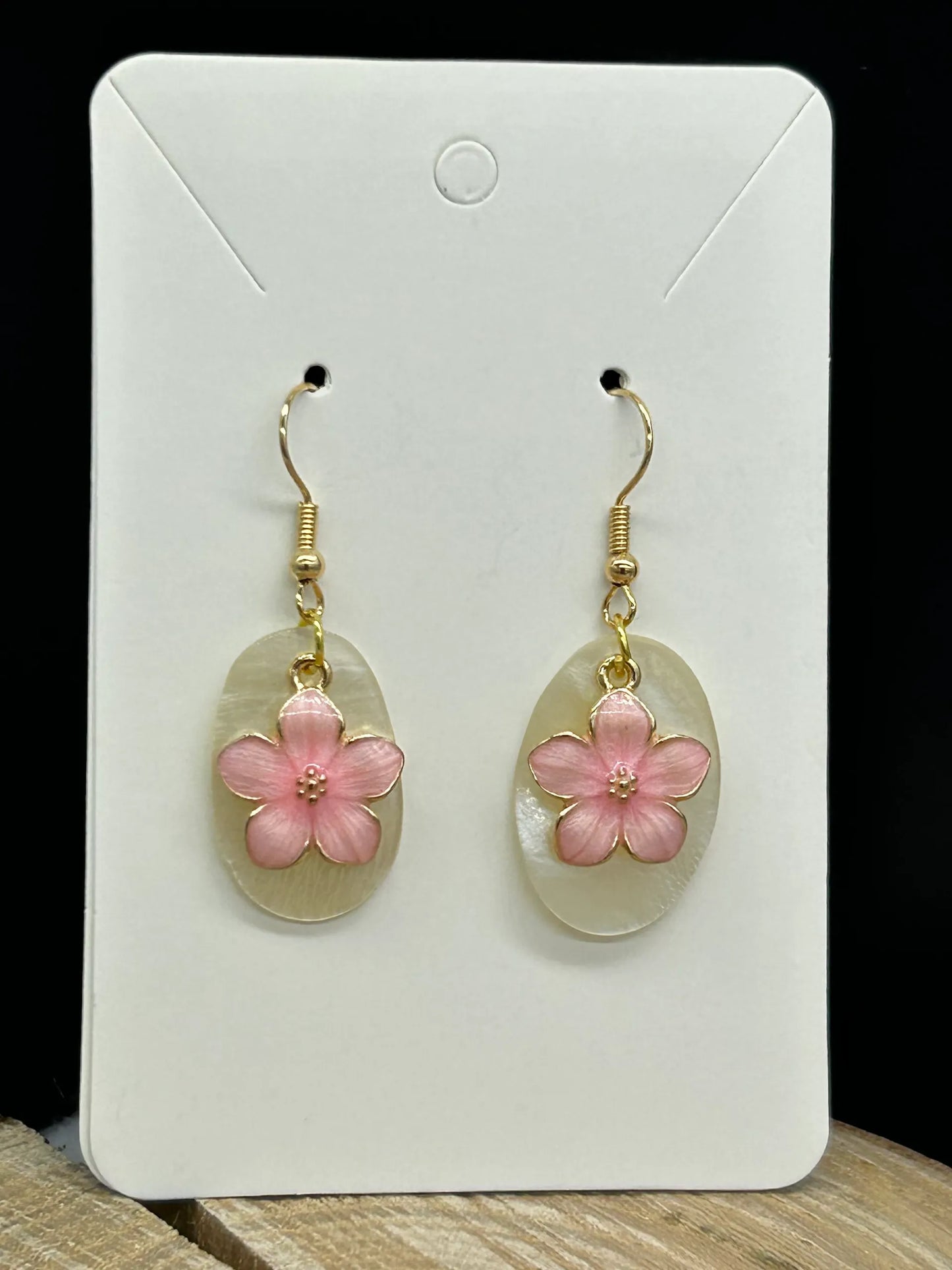 Boucles d'oreilles nacre fleur rose