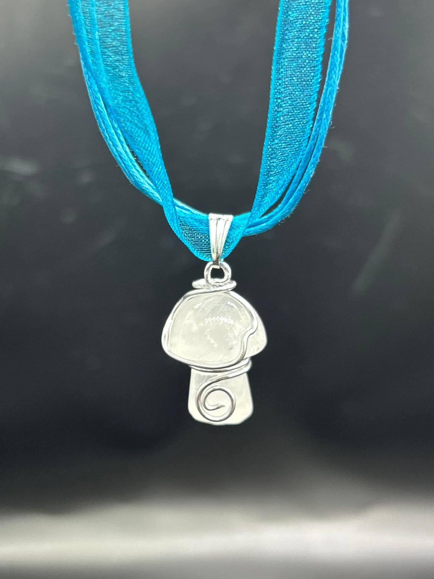 Pendentif champignon magique Cristal de roche