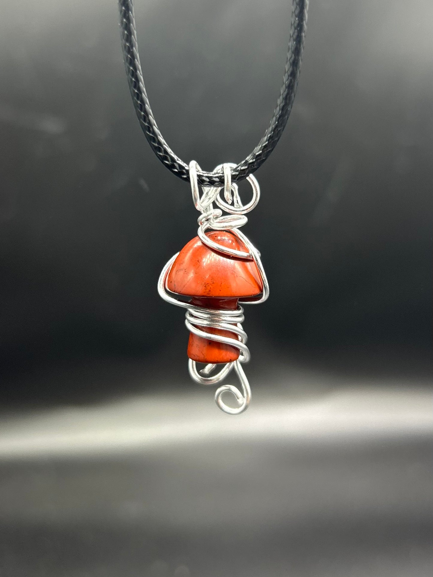 Pendentif champignon magique Jaspe rouge