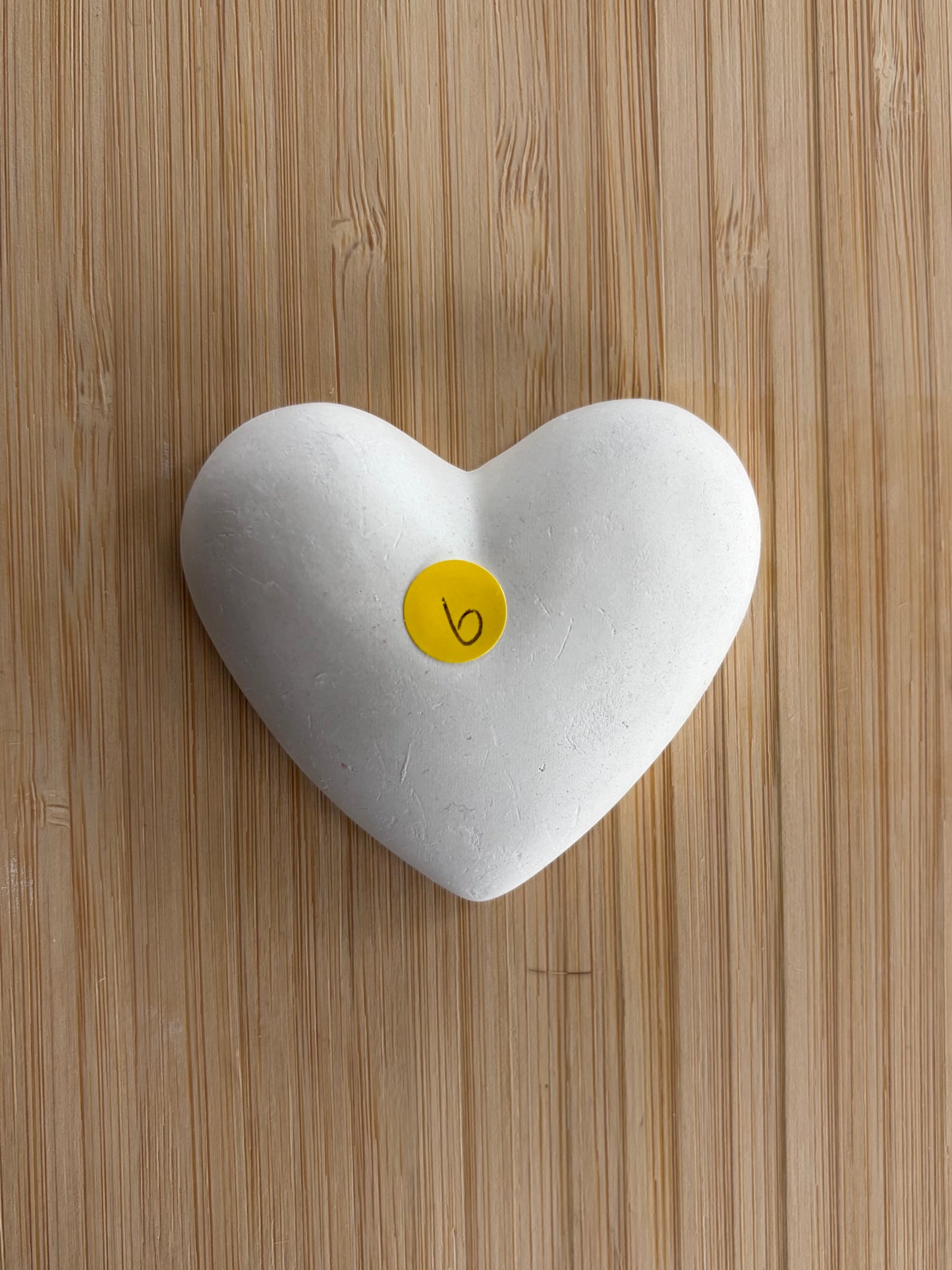 Galet en céramique cœur