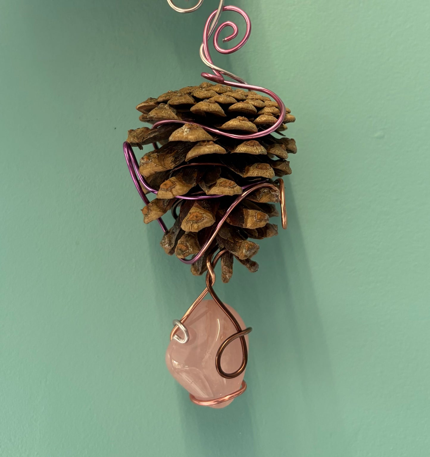 Pomme de Pin Witchy Quartz Rose