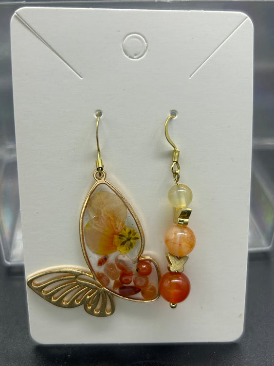 Boucles d’oreilles asymétrique papillon Cornaline