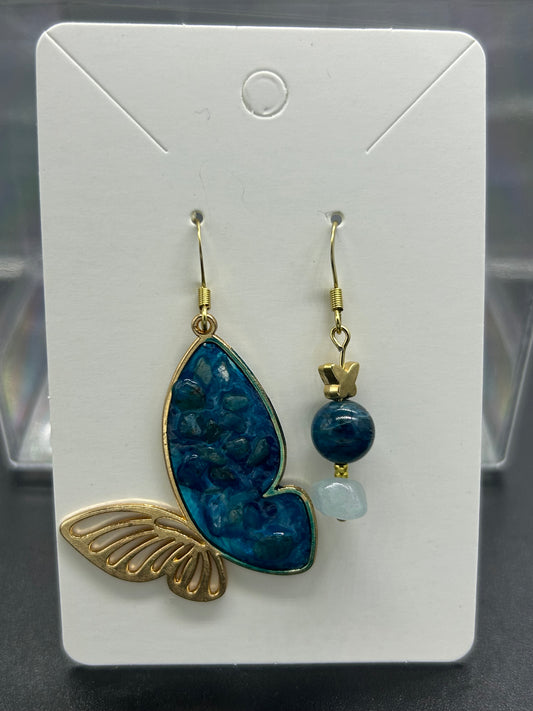Boucles d’oreilles asymétrique papillon Apatite bleue/Aigue marine