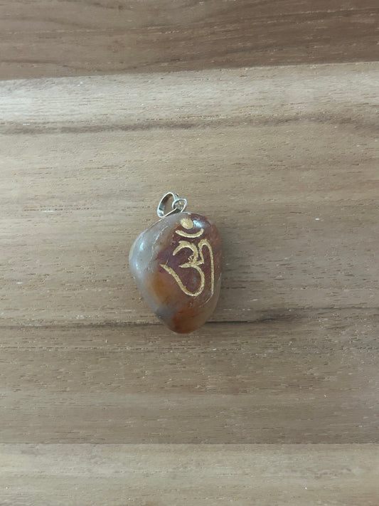 Pendentif gravé Ohm Cornaline