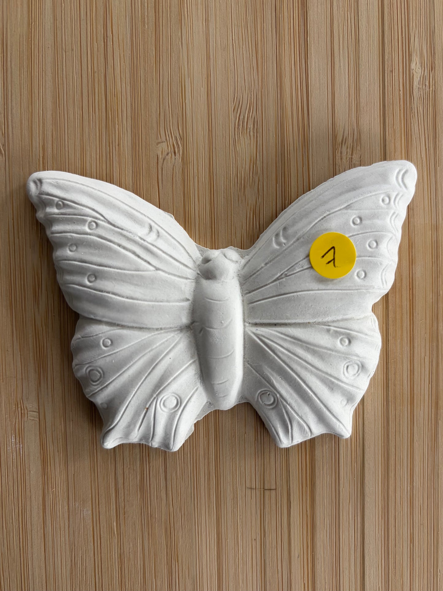 Galet en céramique petit papillon