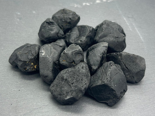 Spinelle noire brute