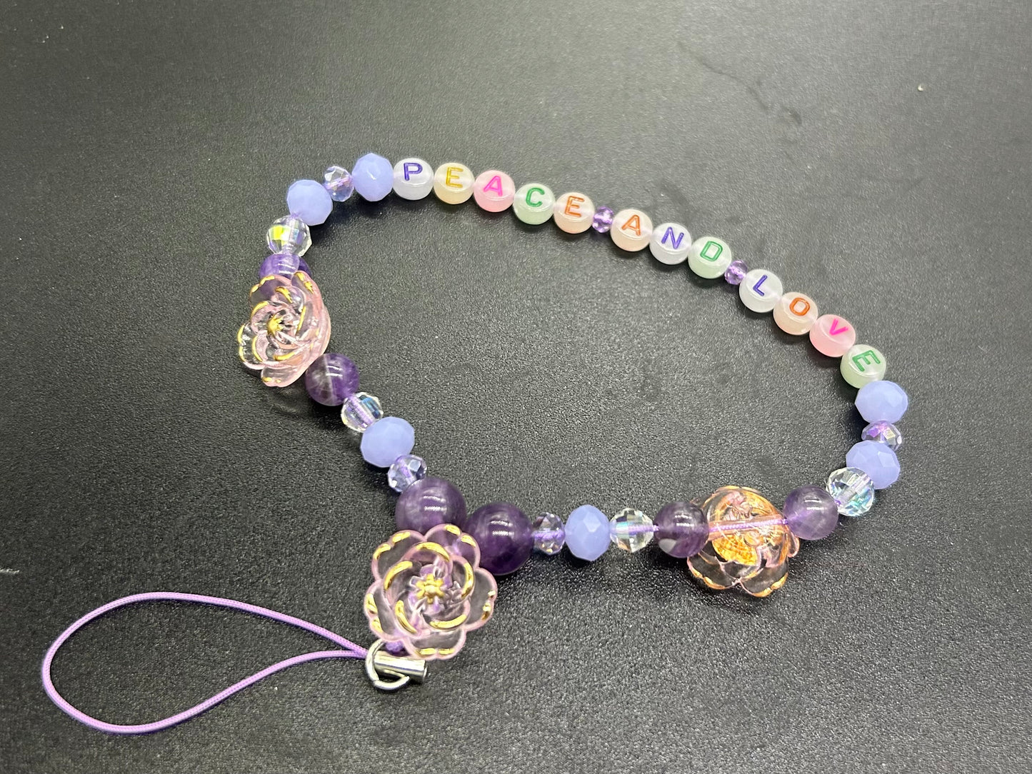 Bijou de GSM « Peace And Love » Améthyste et perles fantaisie