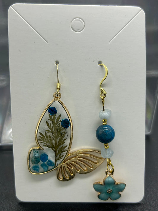 Boucles d’oreilles asymétrique papillon Aigue marine/Apatite bleue