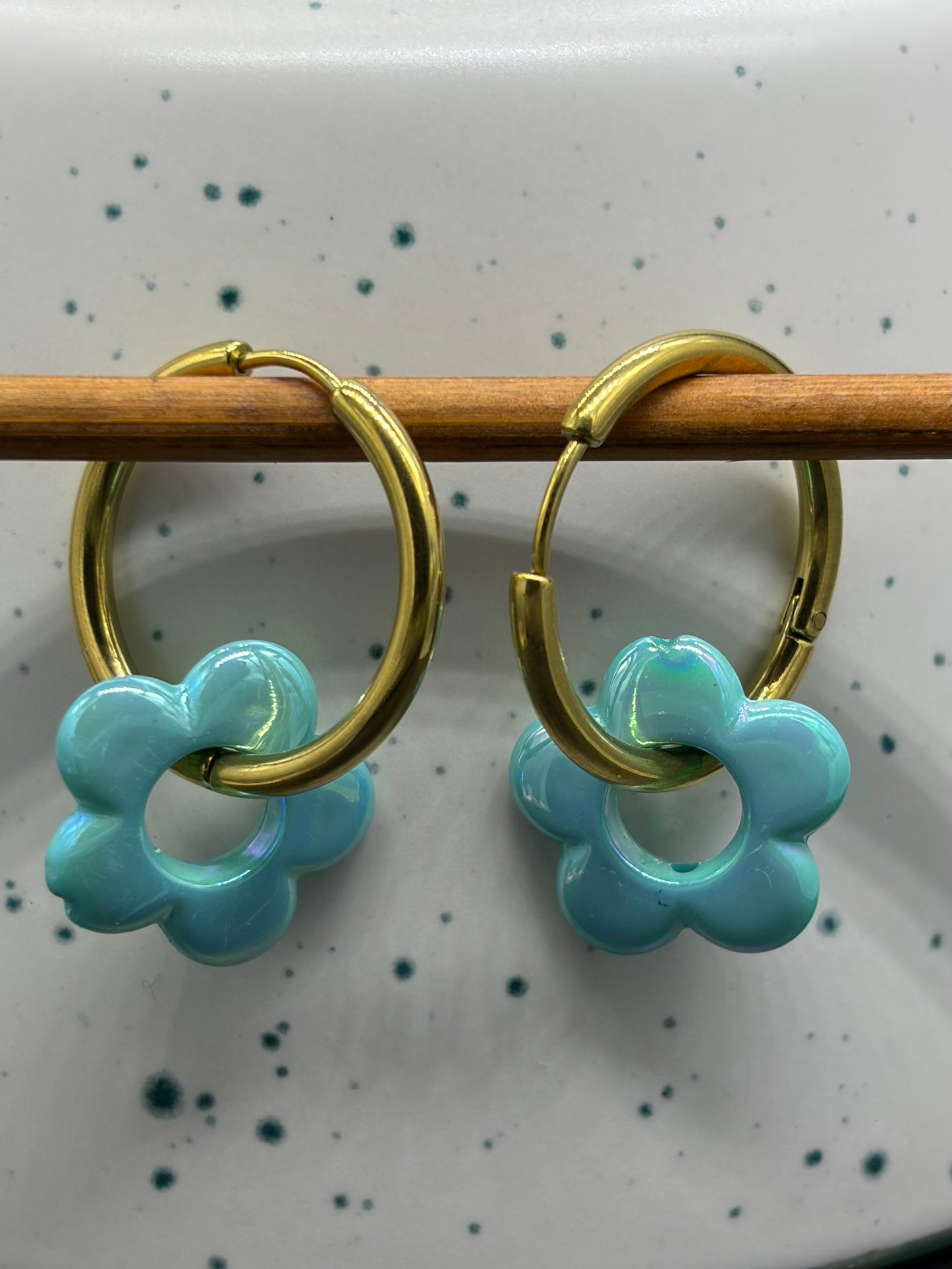 Boucles d'oreilles Créoles flowers fantaisy nacrées