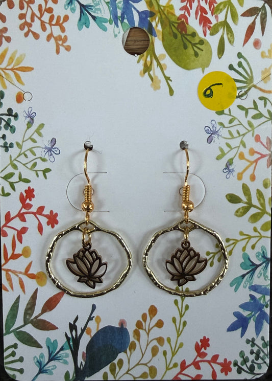 Boucles d’oreilles fantaisie Lotus dorée